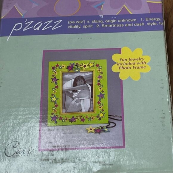 Carr Frames - 3.5" x 5" Photo Frame - Green w/Multicolor Star - Bonus Necklace - - Picture 3 of 6